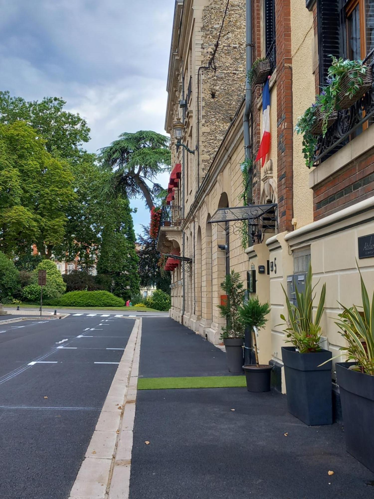 Les Loges Du Theatre Degustation Champagne Offerte Jacuzzi Sauna Jeux Velos Maison Prive 150M2 Historique 14Pers Max Emplacement Exceptionnel Et Chic, 200M De L'Avenue De Champagne, Gare, Musee, Jardins, Restaurations, Toutes Commodites Epernay Ngoại thất bức ảnh