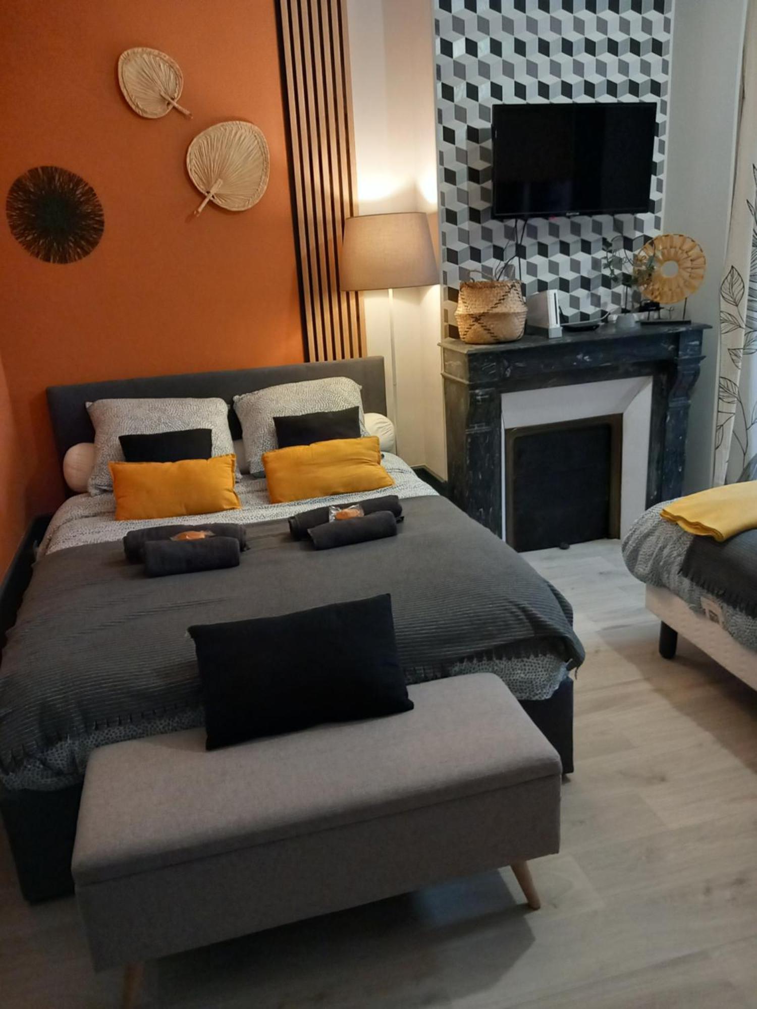 Les Loges Du Theatre Degustation Champagne Offerte Jacuzzi Sauna Jeux Velos Maison Prive 150M2 Historique 14Pers Max Emplacement Exceptionnel Et Chic, 200M De L'Avenue De Champagne, Gare, Musee, Jardins, Restaurations, Toutes Commodites Epernay Ngoại thất bức ảnh